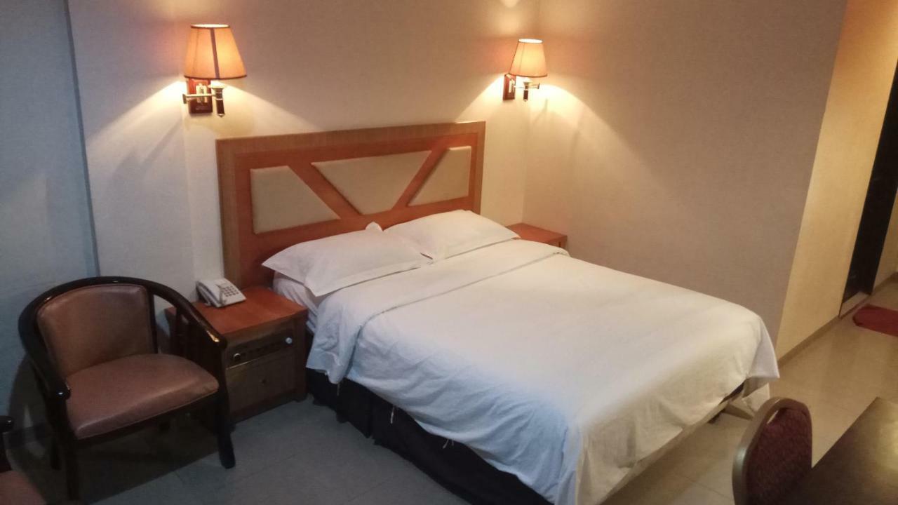 Utama Hotel Batam Habitación foto